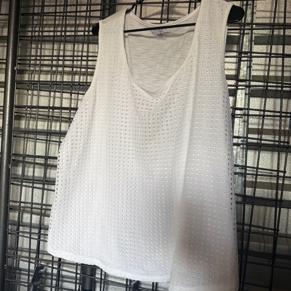 Liz Claiborne Eyelet 3x Top eyelet floral reflection sleeveless scoop neck A7